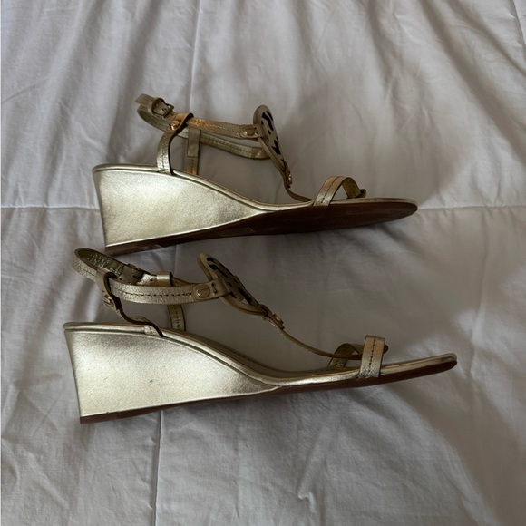 Tori Burch Gold Women's Sandals. Size 8.5. - Picture 3 of 6